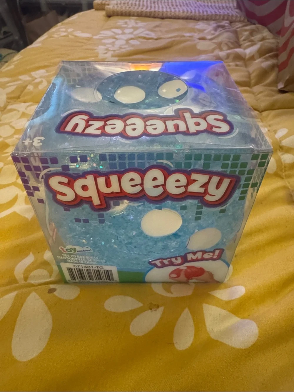 Squeeezy blue dice squishy